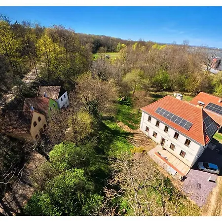 Podzzamkem Hotel apartamentowy Jaroslavice (Znojmo)